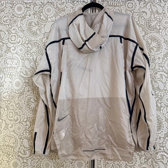 Nike Ultralight Running Rain Jacket Medium - Picture 2 of 4
